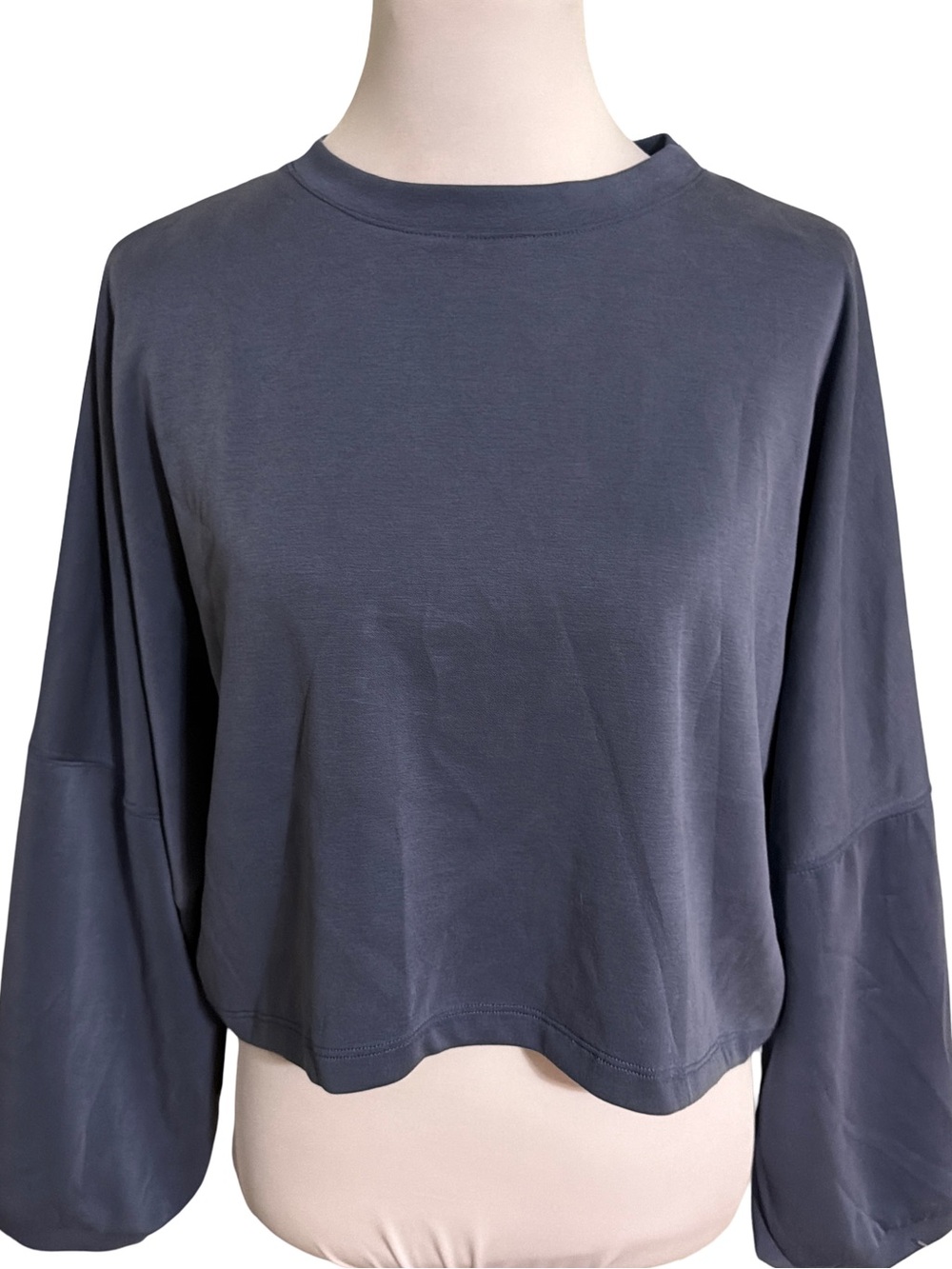 Cropped Boxy Long-Sleeve Sweatshirt in Slate